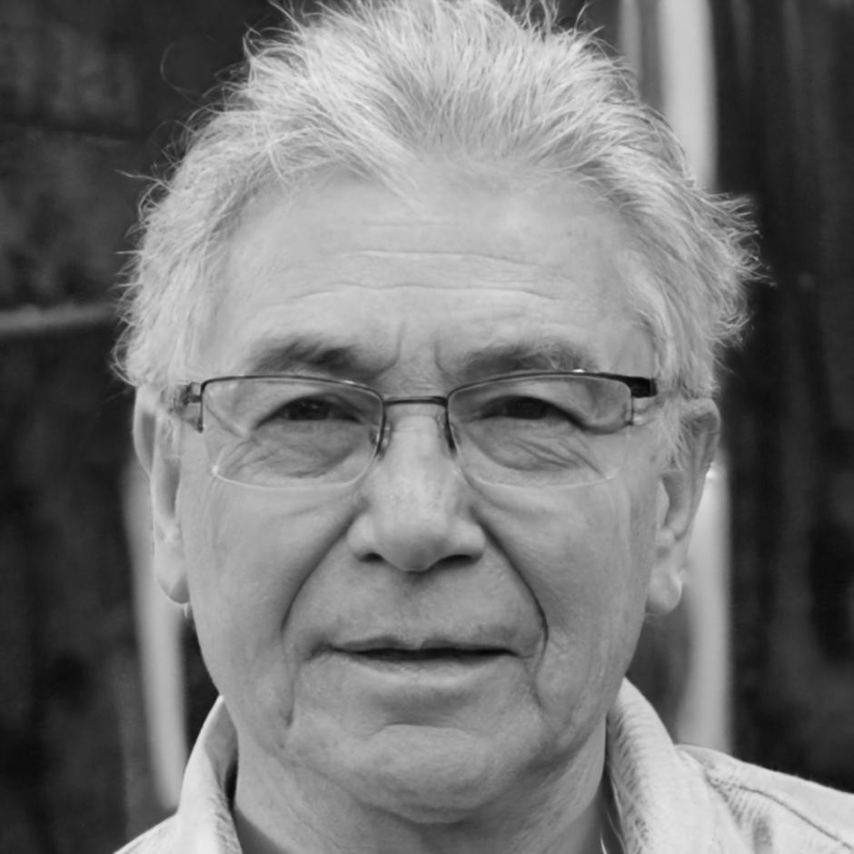 Dr. Willem Janssen, Senior Financial Education Specialist